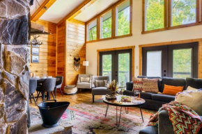 Woodhaven - Private - 3 Suites - Gorgeous Views - 3 Pools - GameRm - HotTub - Lots of Bears